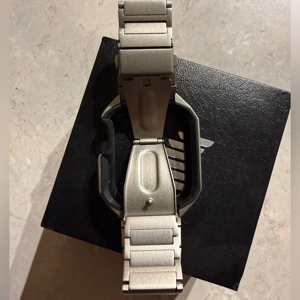 Smartwatch Case in Titanium Apple Watch 45mm